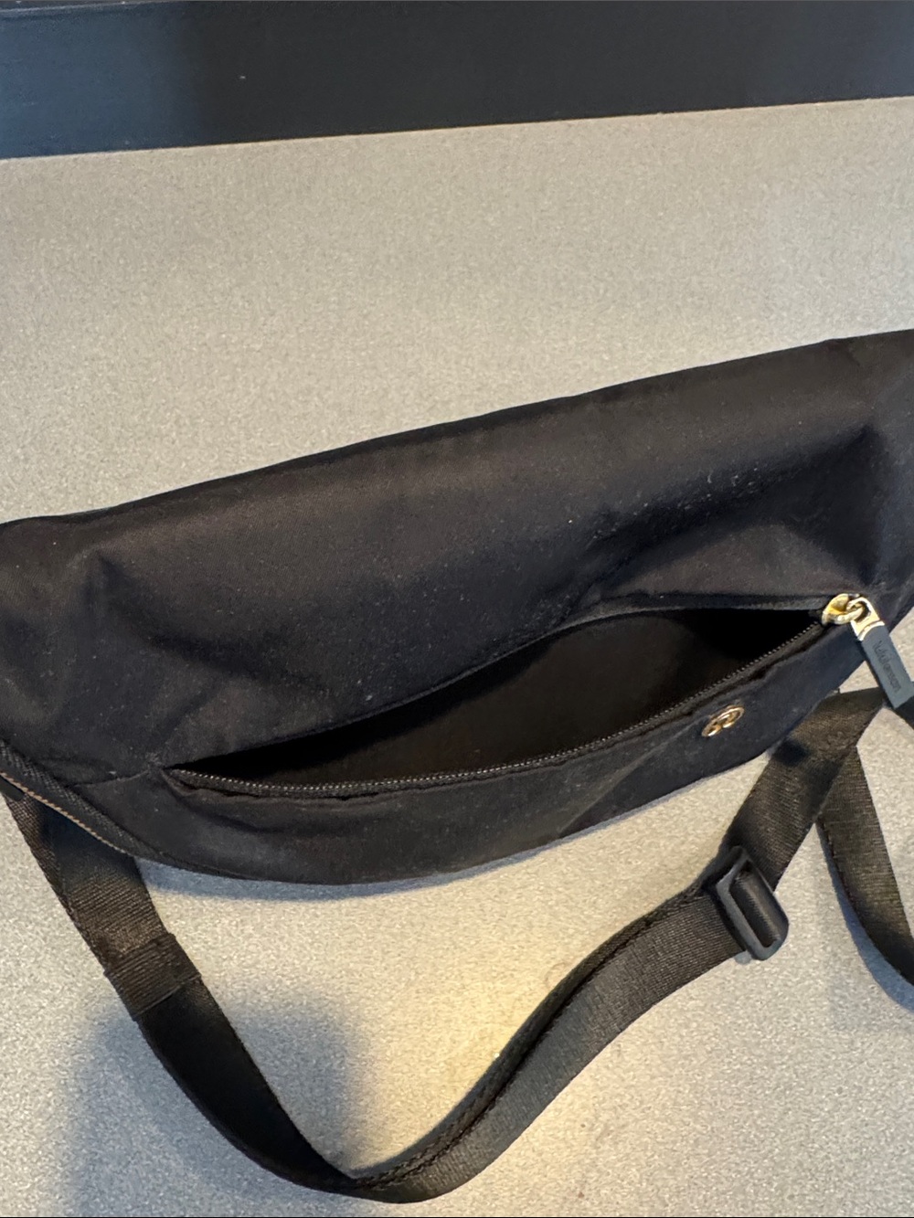 lululemon All Nighter Bag - 5L - Picture 6 of 7